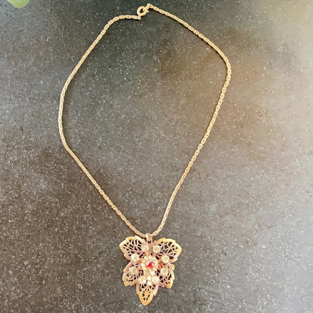 Vintage filagree leaf necklace